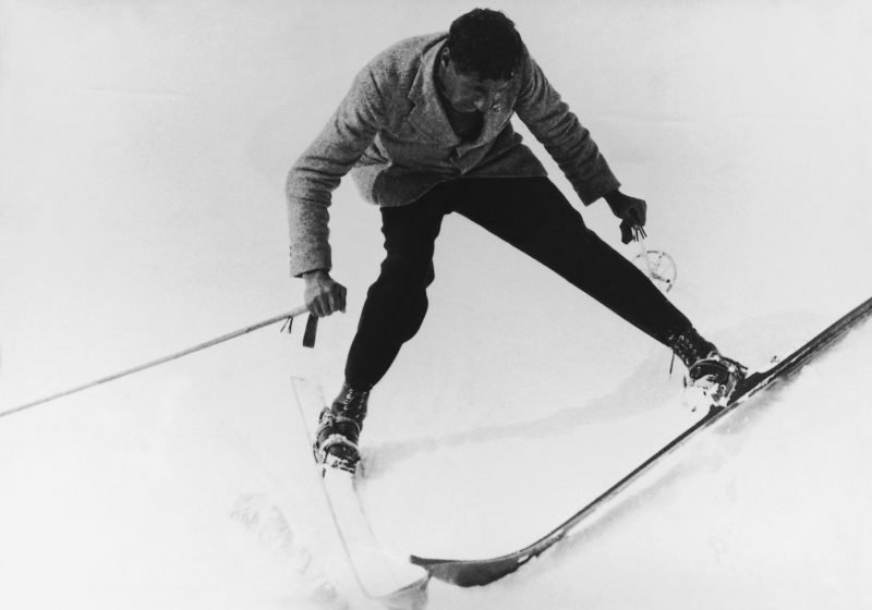 Skipionier Hannes Schneider demonstriert den Stemmbogen, (c) Vorarlberg Tourismus