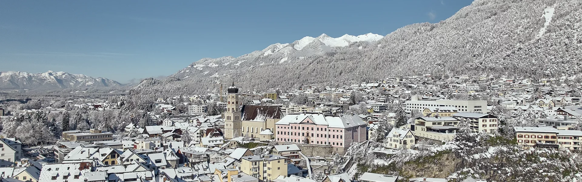 Winter in Bludenz, Ansicht der verschneiten Stadt