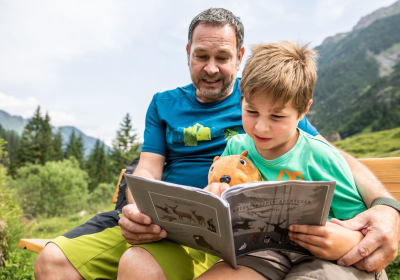 KW NATURFORSCHER ABENTEUER - Familienwanderung Burmiweg © Bastian Morell / Kleinwalsertal Tourismus eGen
