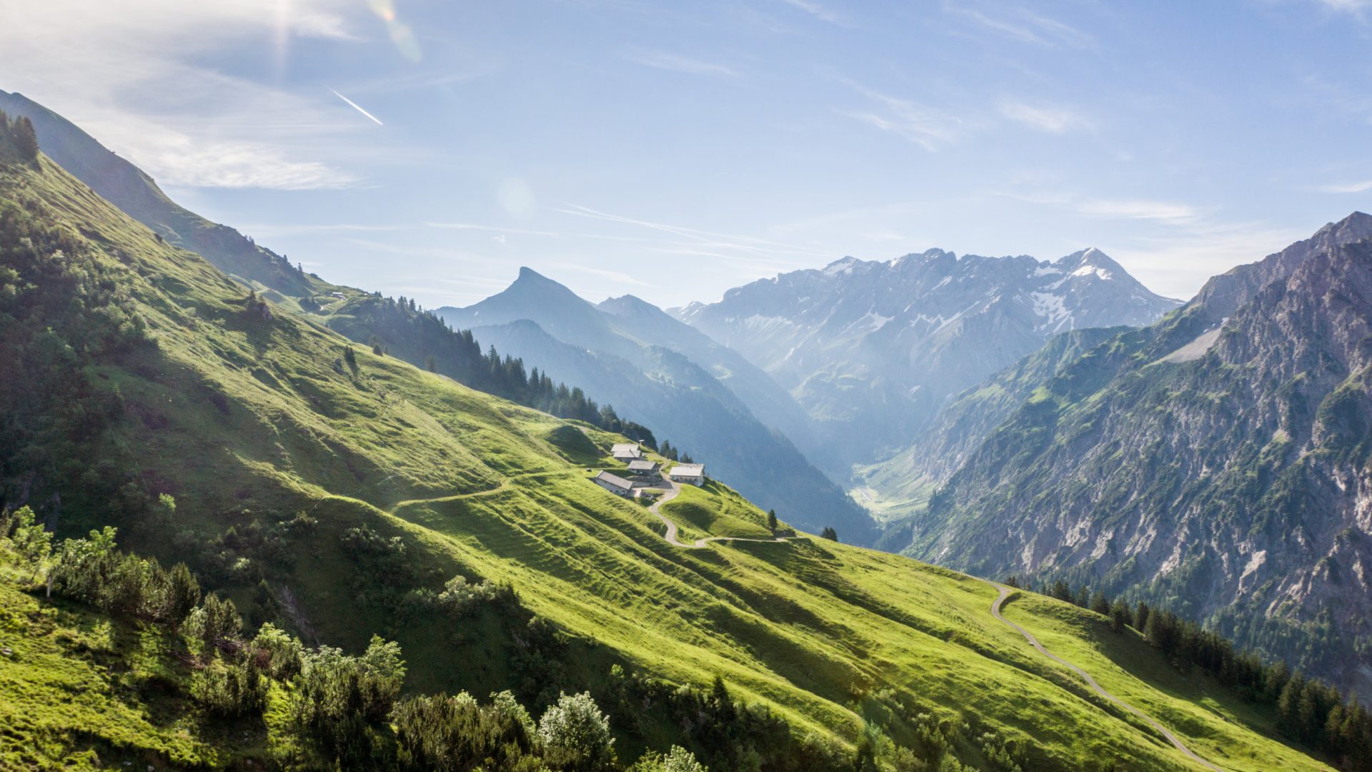 Alpe Ober Überluth u. Grosses Walsertal © Helmut Düringer / Vorarlberg Tourismus GmbH Alpe Ober Überluth u. Grosses Walsertal © Helmut Düringer / Vorarlberg Tourismus GmbH