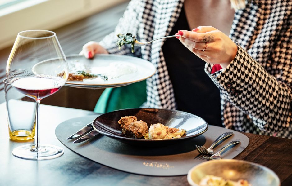 Beim Essen einer Speise im Hörnlingen Rankweil