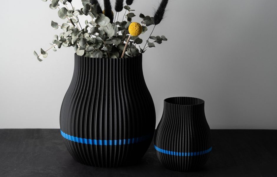 Juppovaso mit Blumenschmuck