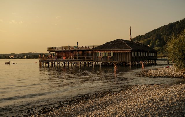 Badehaus Mili aus Holz an der Pipeline am Bodensee