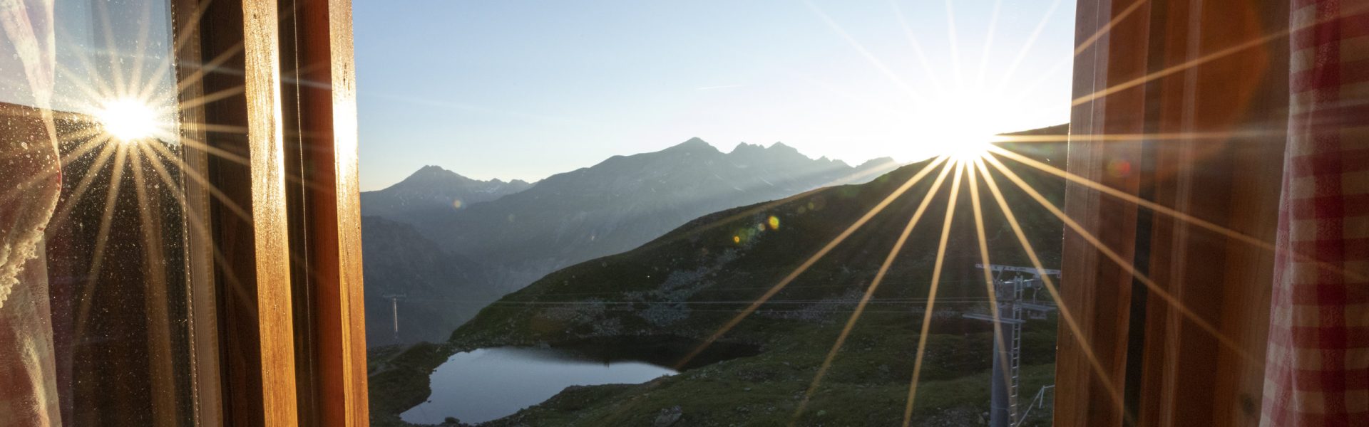 Blick-aus-Zimmer-Kaltenberghütte © Lucas Tiefenthaler / Vorarlberg Tourismus
