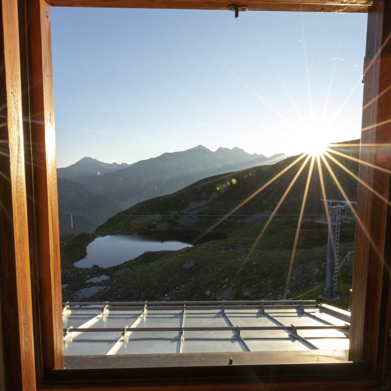 Blick-aus-Zimmer-Kaltenberghütte © Lucas Tiefenthaler / Vorarlberg Tourismus