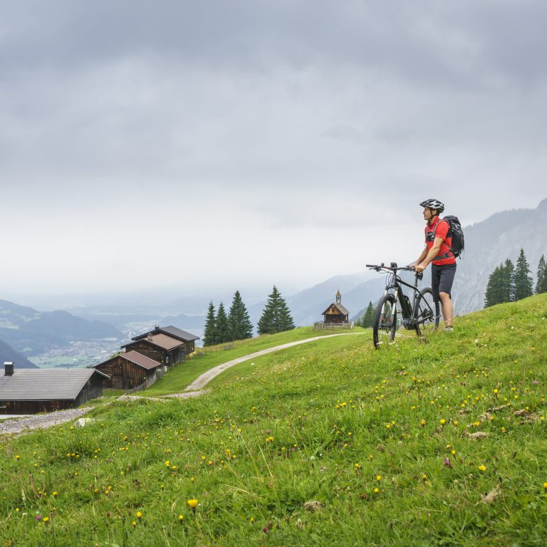E-Bike bei St. Anton Montafon © Dietmar Denger / Vorarlberg Tourismus
