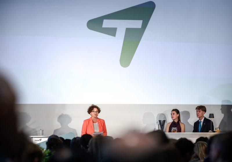 Tourismusstaatssekretärin Elisabeth Zehetner präsentiert die Vision T am Vorabend des Österreichischen Tourismustags
