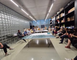Die Teilnehmer:innen der Exkursion im Atelier des Kunsthaus Bregenz